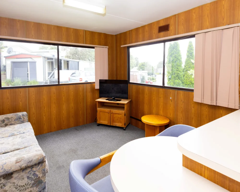 1 Bedroom Budget Lounge 2