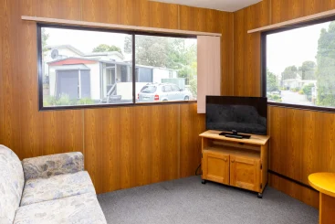 1 Bedroom Budget Lounge 4