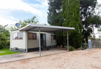 1 bedroom budget - 1 BR Budget Exterior 3