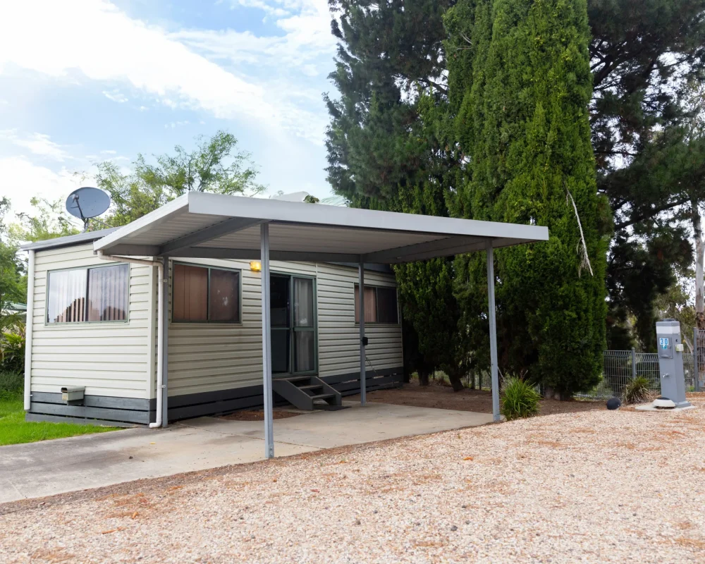 1 bedroom budget - 1 BR Budget Exterior 3