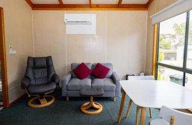 2 Bedroom Budget Lounge