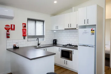 2 bedroom deluxe cabin - Airport Tourist Village Tullamarine (November 25th, 2024) 39