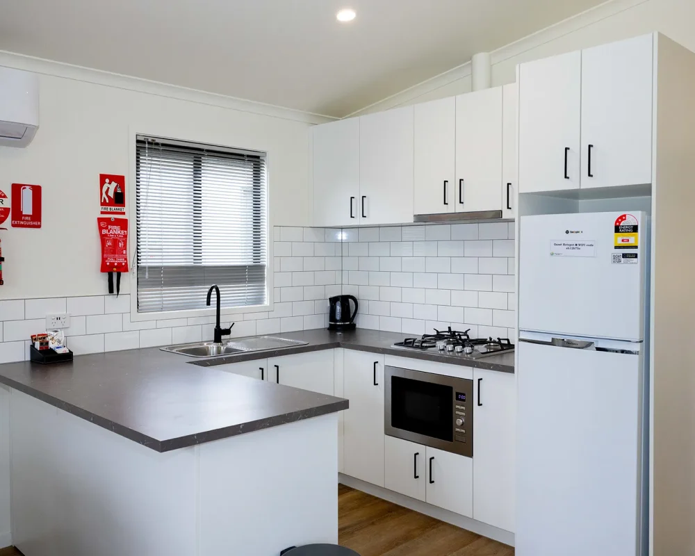 2 bedroom deluxe cabin - Airport Tourist Village Tullamarine (November 25th, 2024) 39