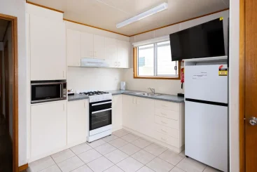 2 bedroom standard cabin - Airport Tourist Village Tullamarine (November 25th, 2024) 79