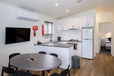 2 bedroom deluxe cabin dining room