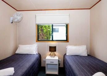 2 bedroom standard cabin - Airport Tourist Village Tullamarine (November 25th, 2024) 17