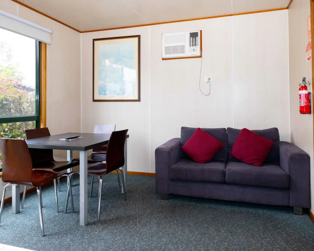 2 bedroom standard cabin - Airport Tourist Village Tullamarine (November 25th, 2024) 18