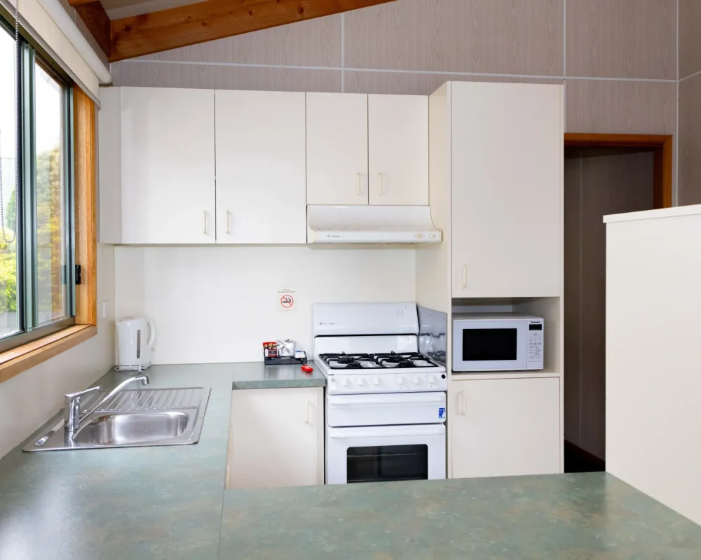 3 bedroom deluxe cabin - Airport Tourist Village Tullamarine (November 25th, 2024) 87