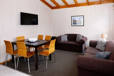 3 bedroom deluxe cabin - Airport Tourist Village Tullamarine (November 25th, 2024) 89