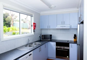 4 bedroom deluxe cabin - Airport Tourist Village Tullamarine (November 25th, 2024) 3