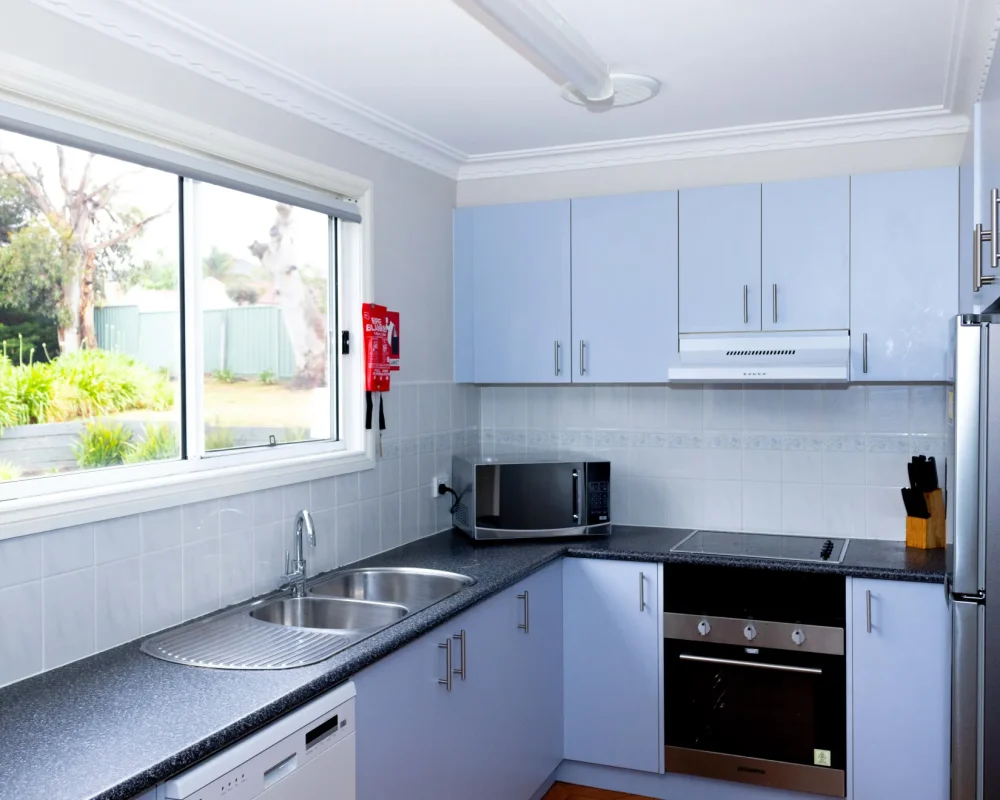 4 bedroom deluxe cabin - Airport Tourist Village Tullamarine (November 25th, 2024) 3