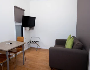 Studio Deluxe Accessible Dining