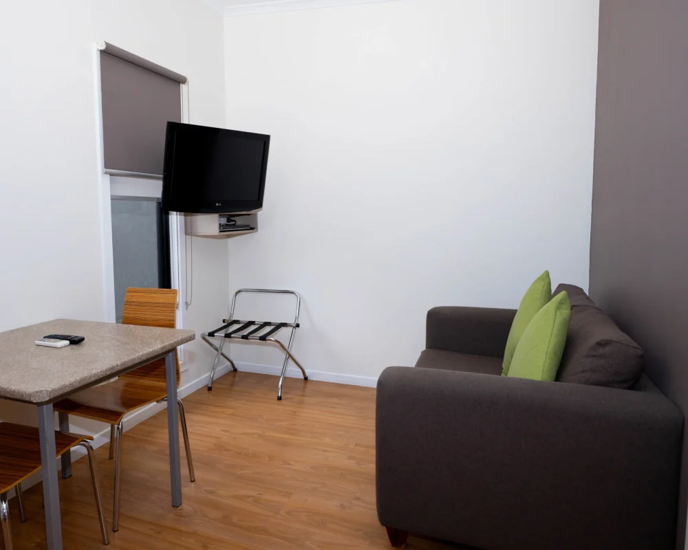 Studio Deluxe Accessible Dining