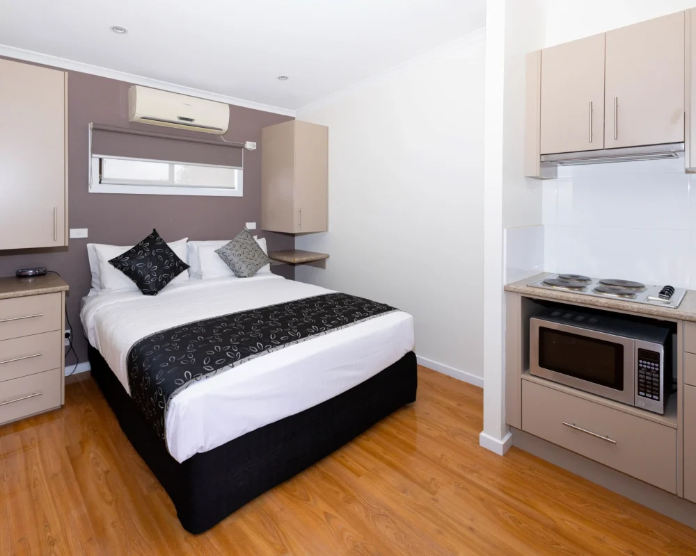 Studio Deluxe Accessible Kitchen 2