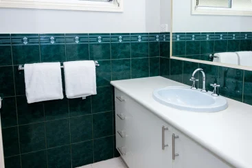 additional 4 bedroom deluxe cabin - Airport Tourist Village Tullamarine (November 25th, 2024) 109