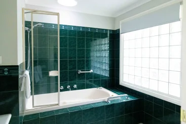 additional 4 bedroom deluxe cabin - Airport Tourist Village Tullamarine (November 25th, 2024) 112