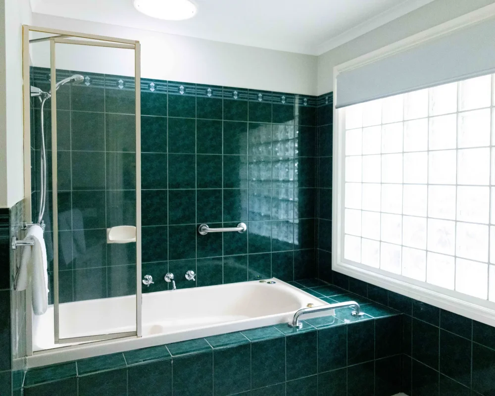 additional 4 bedroom deluxe cabin - Airport Tourist Village Tullamarine (November 25th, 2024) 112